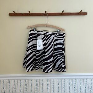 BRAND NEW WT COS Zebra Fabric Shorts